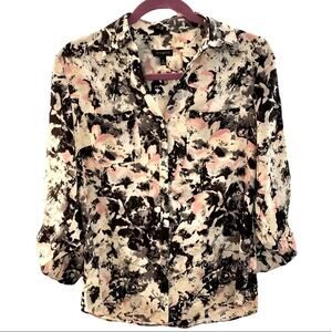 TALBOTS flower pattern log sleeve top. Sleeves can button roll up. Size 6